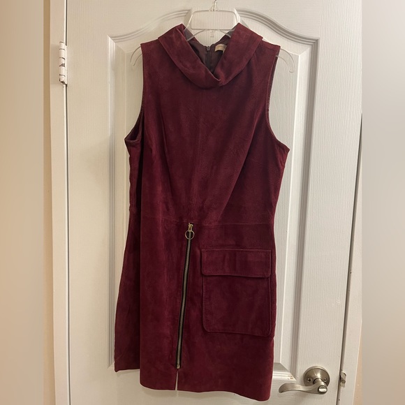 Dress - Picture 1 of 2